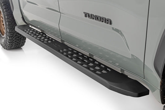 Rough Country RPT2 Running Board | Crew Cab | Black | Toyota Tundra 2WD/4WD (2022-2024)