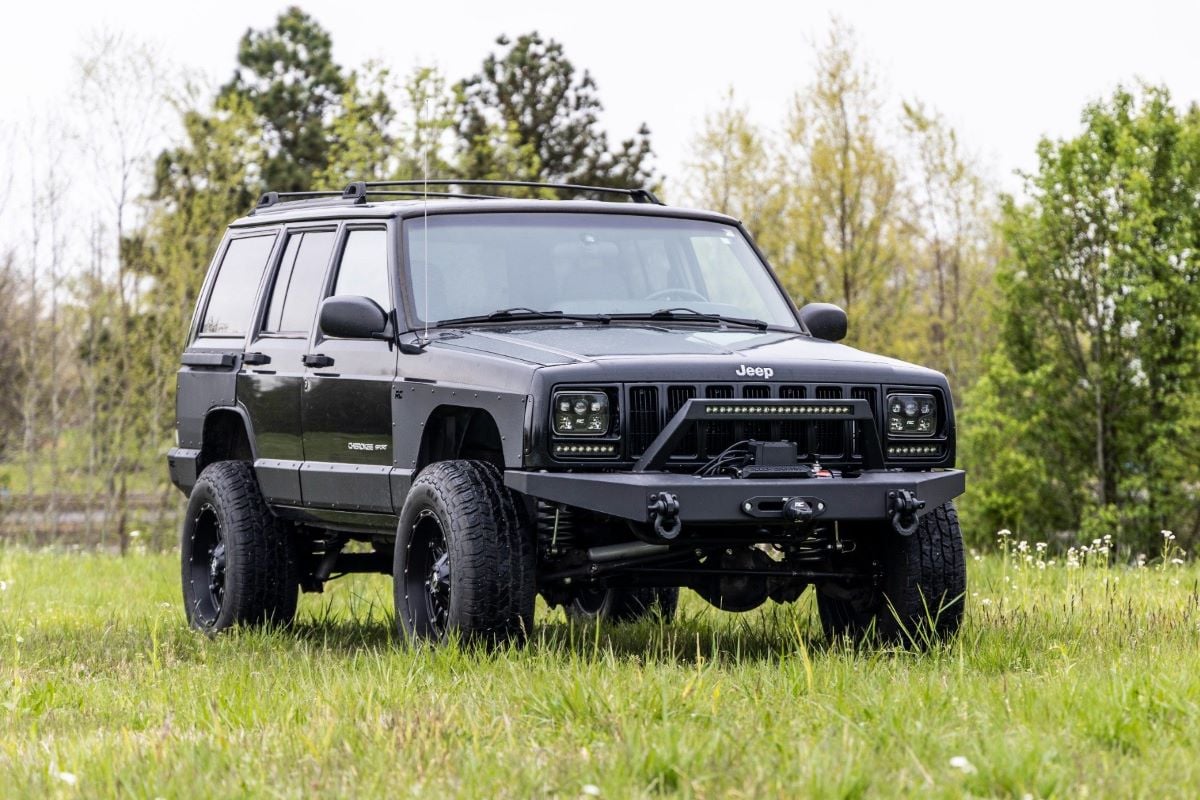 Rough Country 3 Inch Lift Kit | Rear AAL | Jeep Cherokee XJ 2WD/4WD (1984-2001)
